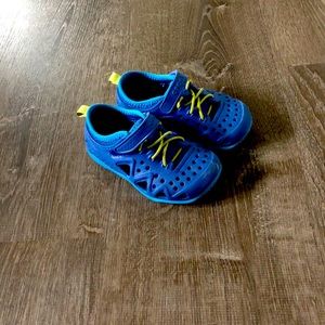 Toddler Crocs size 9